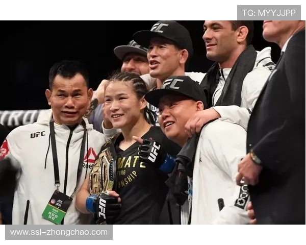 张伟丽谈升重挑战:保持积极心态,突破自我 张伟丽谈升重挑战:保持积极心态,突破自我